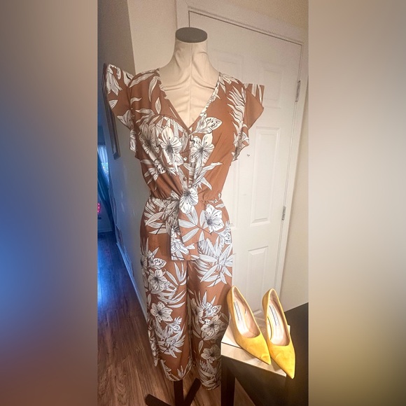 A+K Floral Flutter Sleeve Jumpsuit w Pockets - Picture 3 of 10